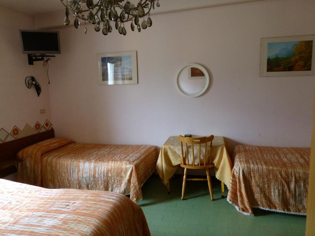 Hotel Beau Sejour Giampietro Andrea Sarre Room photo