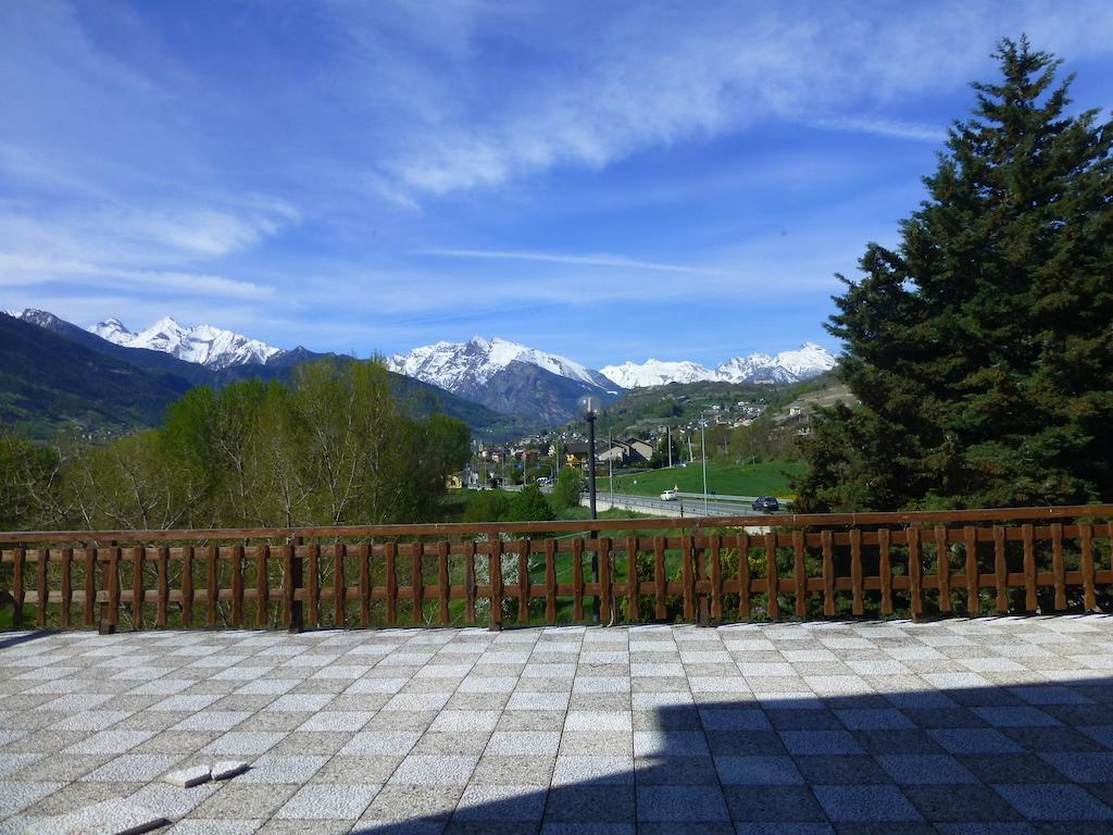 Hotel Beau Sejour Giampietro Andrea Sarre Exterior photo