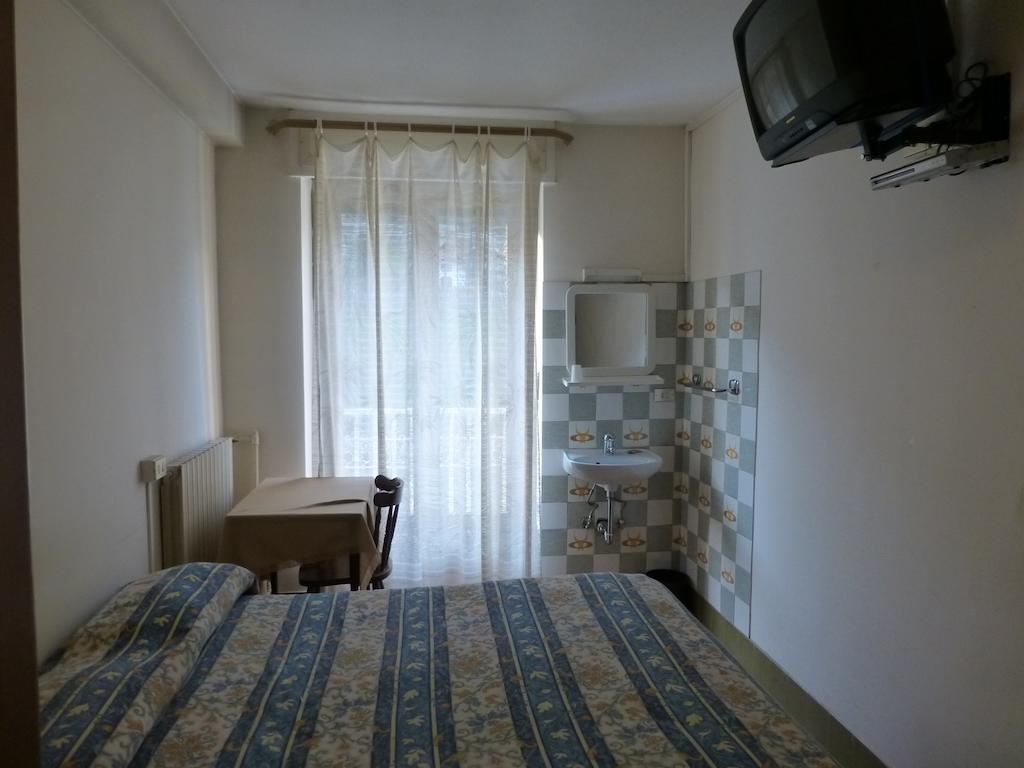 Hotel Beau Sejour Giampietro Andrea Sarre Room photo